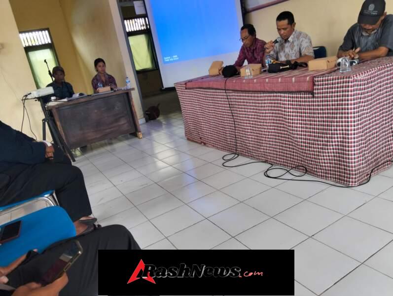 Tegaskan Peran Aktif TNI Kawal Program Pemerintah Di Tingkat Desa, Babinsa Bunga Mekar Hadiri Musdes Penetapan Calon KPM BLT DD