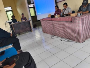 Tegaskan Peran Aktif TNI Kawal Program Pemerintah Di Tingkat Desa, Babinsa Bunga Mekar Hadiri Musdes Penetapan Calon KPM BLT DD