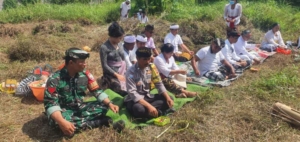 Dari Tradisi Menuju Pembangunan, Babinsa Petulu Dukung Penuh Prosesi Awal KDKMP