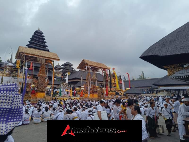 Anggota Koramil 1623-03/Rendang Bersinergi Amankan IBTK Hari Ke-6 di Pura Besakih