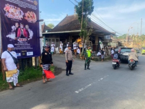 Babinsa Timuhun Amankan Ritual Suci Nyenuk Ungkapan Rasa Syukur, Tegaskan Komitmen TNI Hadir Dan Dukung Pelestarian Tradisi Warisan Leluhur