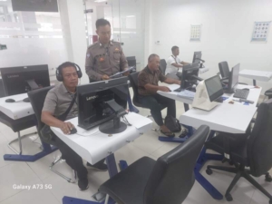 Personil Lantas Laksanakan Teori Avis Komputerisasi Bagi Pemohon SIM Baru