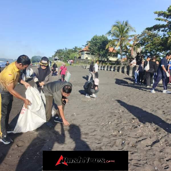 Sinergi Bawaslu Bersama TNI Di Klungkung, Launching Jala Bawaslu Bali Muliakan Alam Dengan Aksi Bersih Pantai Di Goa Lawah