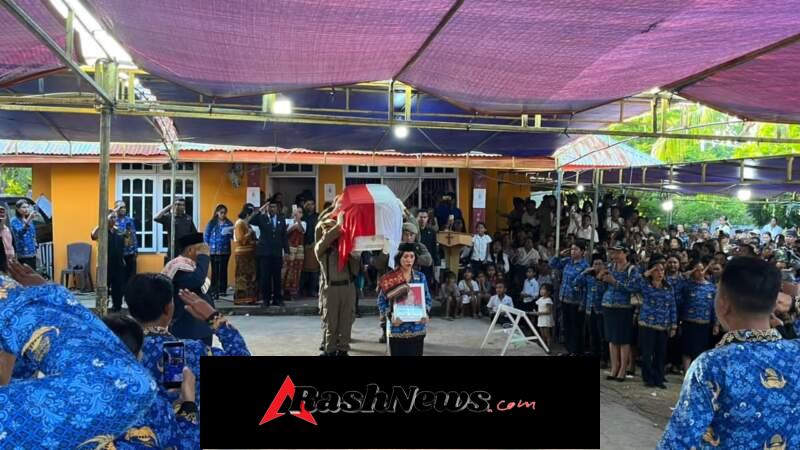 Kodim 1601/Sumba Timur Sampaikan Duka Cita, Hadiri Pemakaman Asisten I Kabupaten Sumba Timur