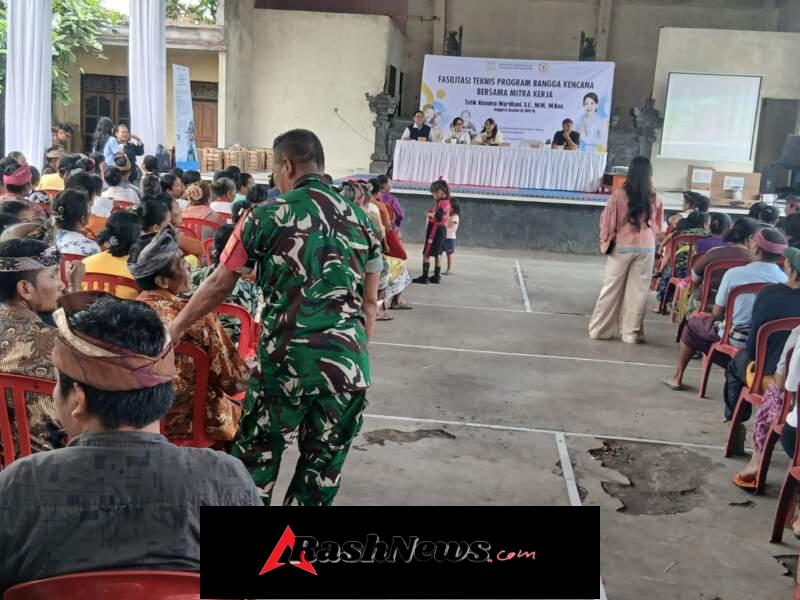 Babinsa 1623-02/Abang Dukung Kelancaran Kegiatan Bangga Kencana di Desa Datah