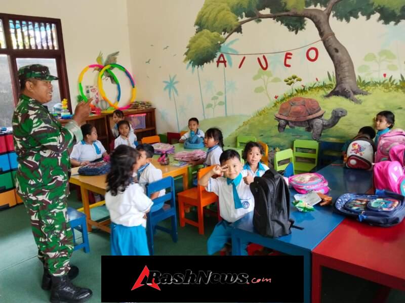 Tanamkan Etika Dan Sopan Santun, Babinsa Getakan Sambangi TK Widya Bhuana Sari