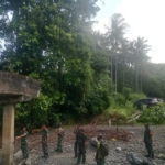 Dandim 1623/Karangasem meninjau lokasi rencana pembangunan jembatan di Desa Manggis.