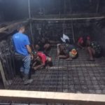 Anggota Kodim 1607/Sumbawa Bersama TNI dan Warga Bahu Membahu Bangun Jembatan Garuda di Gontar Meski Malam Hari