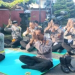 Polsek Sidemen Melaksanakan Persembahyangan Tilem Kedasa di Mako Polsek Sidemen