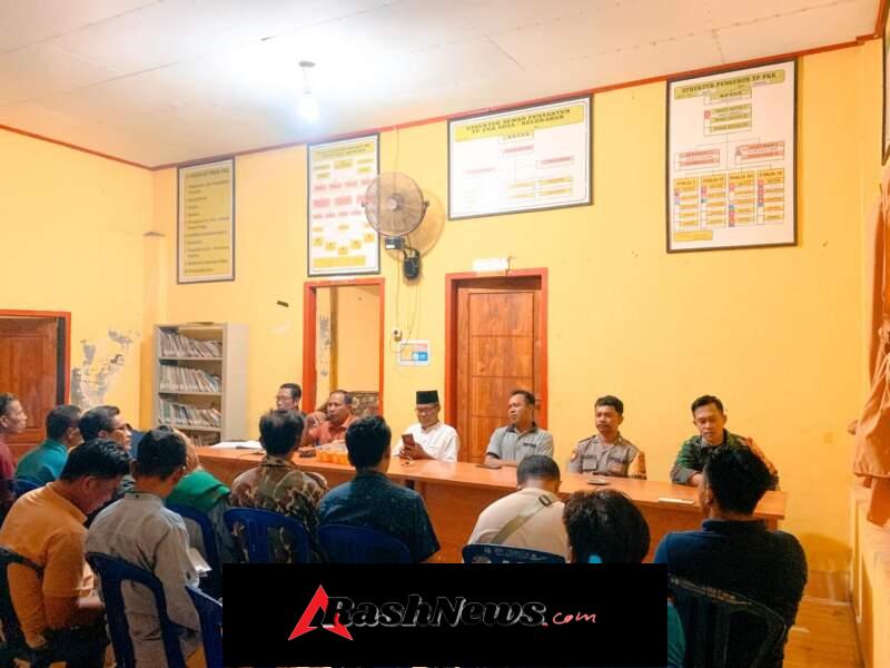 Dari Aula Desa Gapit, Babinsa Gaungkan Pentingnya Keamanan dan Kolaborasi