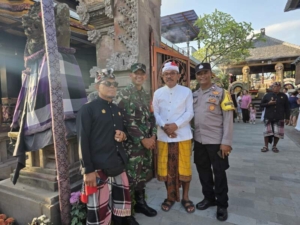 Hadir di Tengah Umat, Babinsa Ubud Dukung Kelancaran Upacara Caru Rsi Gana
