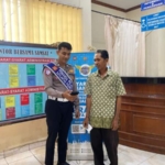 Polres Karangasem  Terus Gencarkan Aplikasi Signal Samsat, Permudah Layanan Pajak bagi Masyarakat     Polda Bali – Polres Karangasem  – Aplikasi SIGNAL merupakan pelayanan pengesahan STNK Tahunan, Pembayaran Pajak Kendaraan Bermotor (PKB) dan Pembayaran Sumbangan Wajib Dana Lalu Lintas Angkutan Jalan (SWDKLLJ).  Menurut penjelasan Kanit Regident Satlantas Polres Karangasem  Ipda I Nengah Mawa Antara, S.H.,  bahwa aplikasi SIGNAL Secara digital ini memanfaatkan pangkalan data (database), kendaraan bermotor (ranmor) yang dimiliki Polri, pangkalan data induk kependudukan yang ada pada Dirjen Dukcapil Kemendagri dan sistem informasi pajak kendaraan bermotor yang dikelola oleh tiap-tiap Bapenda Provinsi.  ” Hal ini di integrasikan secara nasional sebagai sebuah sistem kecerdasan buatan (Artificial Inteligence atau AI) menggunakan aplikasi berjenis mobile platform untuk menyelenggarakan pelayanan kepada masyarakat secara digital sekaligus mengakomodir kepentingan berbagai pihak yang terkait (Bapenda, Jasa Raharja dan Bank Pembangunan Daerah) tanpa mengabaikan fungsi pengawasan regident kepemilikan kendaraan yang menjadi salah tugas utama Polri” Terang nya.  Sistem pada aplikasi Signal memungkinkan untuk dilakukannya verifikasi identitas pemilik ranmor dengan melakukan pencocokan wajah (face matching) pemilik kendaraan bermotor sesuai dengan data KTP elektronik di Kemendagri.  Ditambahkan oleh kasat lantas Polres Karangasem  AKP I Gusti Agung Putu Maha Putra, S.H., M.H.Bahwa pihaknya sedang melakukan sosialisasi sejak tahun kemarin dan sampai saat ini masih digencarkan, karena sebagian masyarakat banyak yang belum mengetahui tata cara penggunaan aplikasi tersebut.  “hampir tiap hari kami melakukan sosialisasi penggunaan aplikasi SIGNAL dalam rangka menyelenggarakan pelayanan kepada masyarakat secara digital”, Jelas beliau  Kasat Lantas juga menegaskan, pembayaran Samsat Melalui Aplikasi  SIGNAL SAMSAT untuk mempermudah pelayanan pembayaran pajak kendaraan bermotor, serta mendekatkan pelayanan kepada masyarakat.