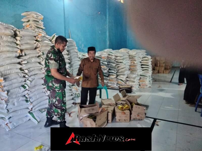 Kawal Pembagian Bansos, Babinsa Pastikan Tepat Sasaran
