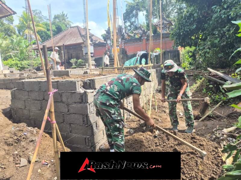 Berjibaku Dengan Pasir, Satgas TMMD Kodim 1623/Karangasem Bangun RTLH di Desa Pempatan.
