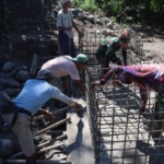 Ayo Peduli! Pembangunan Jembatan Kayu Madu Demi Petani dan Generasi Muda