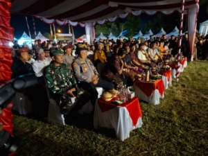 Sinergi TNI-Polri, limas dan Pecalang pegamanan Kegiatan festival Kecamatan Kubutambahan yang berlangsung selama 3 hari di lapangan Desa Pakisan.