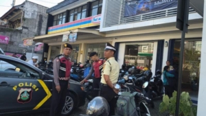 TINGKATKAN KEAMANAN OBYEK VITAL, SAT SAMAPTA POLRES BANGLI INTENSIFKAN PATROLI DIALOGIS