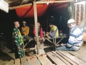 Sinergi TNI dan Warga, Ronda Malam di Wilayah Monta Berjalan Kondusif