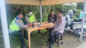 Kapolsek Kintamani Cek Pos Pengamanan Karya Pura Ulun Danu Batur, Pastikan Pelayanan Optimal bagi Pemedek