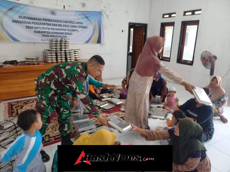 Koramil 1628-01/Taliwang Kawal Penyaluran Makan Bergizi Gratis di Posyandu Batu Putih