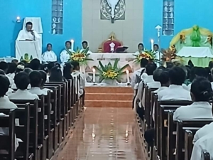 Babinsa dan Babinkamtibmas Sinergi Amankan Sembahyang Malam Kamis Putih Umat Katolik