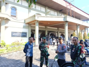 Ribuan Jemaat Ikuti Misa Kamis Putih Aman dan Khidmat