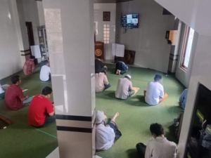 Pengamanan Sholat Jumat di Wilkum Polsek Baturiti Berjalan Aman dan Lancar
