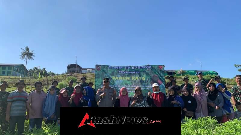 Forkopicam Pekat dan Warga Calabai turut memanen hasil pertanian Yonif TP 875/SYP