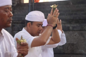 Kapolres Karangasem hadiri Persembahyangan Hari Raya Saraswati di Pura Padmasana Polres