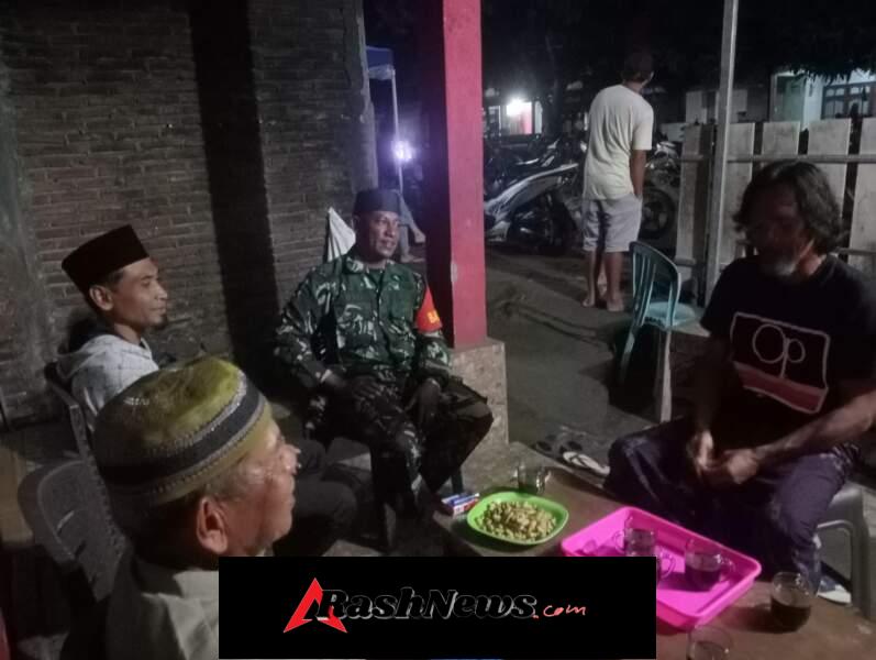 Sertu Ismail Laksanakan Patroli, Warga Jereweh Diimbau Jaga Kamtibmas
