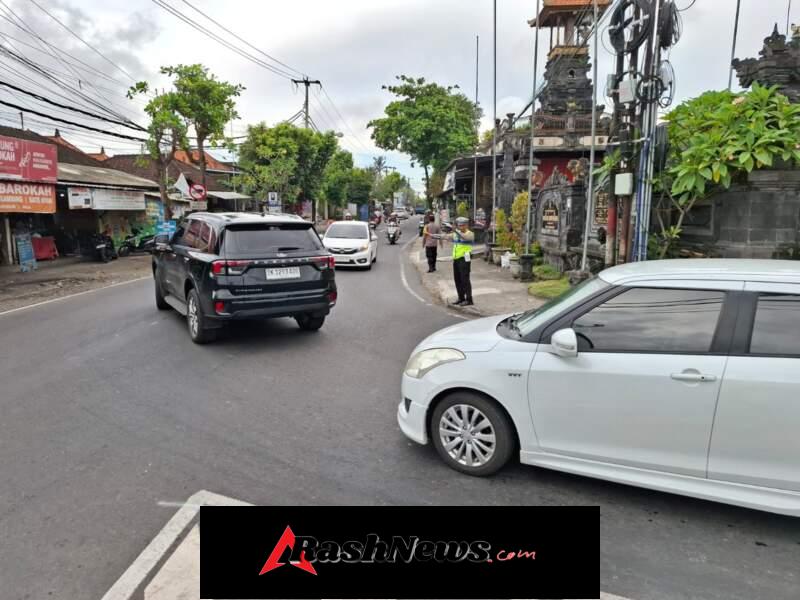Pengaturan Lalu Lintas Minggu Sore, Polsek Abiansemal Antisipasi Arus Balik Aktivitas Masyarakat