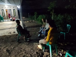 Sertu Abdul Malik Perkuat Kamtibmas Desa Sukadamai Melalui Ronda Bersama