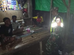 Himbauan Keamanan dan Anti Narkoba Disampaikan Saat Ronda Malam Babinsa