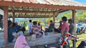Sertu Chaerudin Dampingi Warga Lewat Komsos dan Monitoring Wilayah Desa Senayan