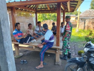 Sertu Ihwan Perkuat Komsos Bersama Aparat Dusun, Ciptakan Wilayah Kondusif