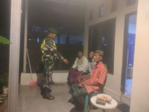 Himbauan Kamtibmas Babinsa Koramil Bolo Saat Ronda Malam di Empat Desa