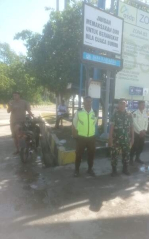 Koramil 1628-04/Poto Tano Gelar Pengamanan Rutin di Pelabuhan Penyeberangan