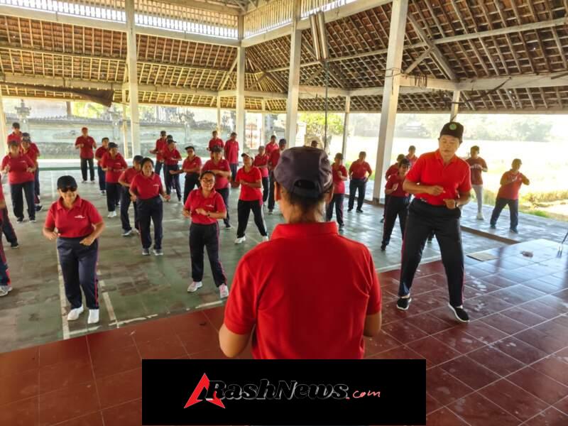 Babinsa Belumbang Aktif Bersama Lansia, Wujudkan Desa Sehat dan Harmonis