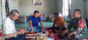 Tingkatkan Keamanan Desa, Babinsa Poto Tano Gencarkan Komsos