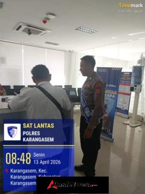 Pemandu Pelayanan Satpas Polres Karangasem Laksanakan Pelayanan Prima dan Terpadu kepada Masyarakat