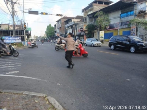 Kapolsek Kediri Waskat Penggelaran Personil Atensi Kemacetan dan Laka Pada Simpul-simpul Kerawanan