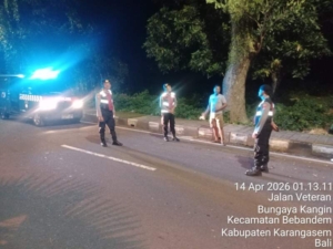 Cegah Kriminalitas Tengah Malam, Polsek Bebandem Intensifkan Blue Light Patrol