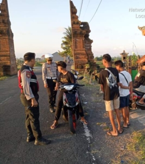 Cegah Balapan Liar, Polsek Mengwi Imbau Anak Muda di Jalur Baha – Gulingan