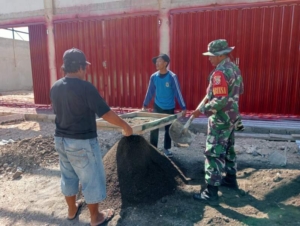 Babinsa Beru Turun Langsung Kawal Pembangunan Koperasi Desa