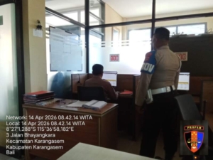 Piket Propam Sipropam Polres Karangasem melaksanakan pengecekan pelayanan laporan 110.