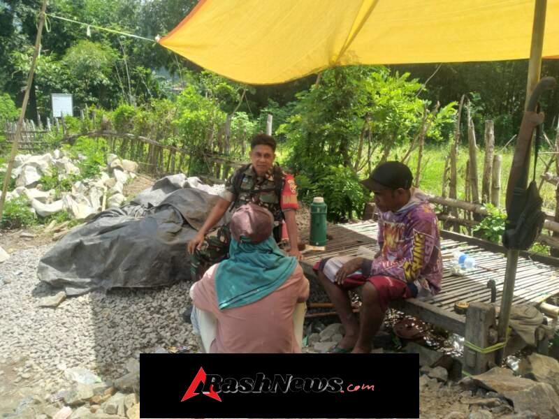 Sertu Sayuti Jalin Silaturahmi dengan Warga Melalui Komsos di Desa Desaloka