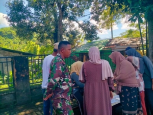 Dekatkan Diri dengan Warga, Babinsa Dasan Anyar Laksanakan Patroli dan Komsos