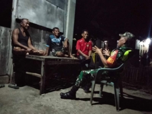 Siskamling Diperkuat, Babinsa Ajak Warga Jaga Harmoni Lingkungan