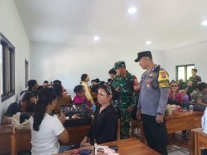 Dari Ruang Kelas ke Panggung Budaya, Babinsa Samplangan Pastikan Kegiatan Berjalan Lancar
