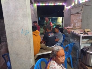 Perkuat Kamtibmas, Babinsa Jambu Rutin Ronda Bersama Warga